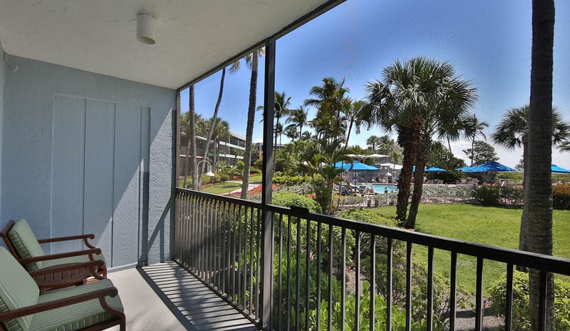 Sanibel Inn - Pool View Balcony